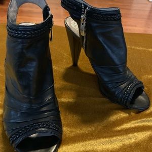 Vince Camuto leather 8.5 new condition